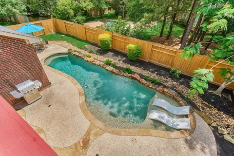 $750,000 | 11 East French Oaks Circle, The Woodlands, TX 77382