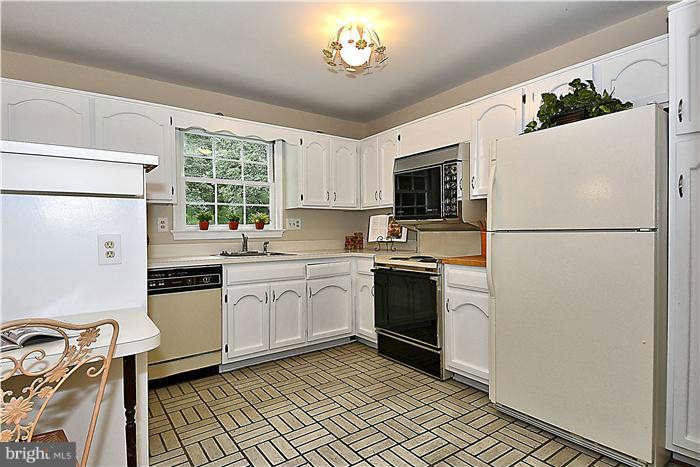 1424 Winding Waye Lane Silver Spring, MD 20902 - Photo 14 of 29 Kitchen