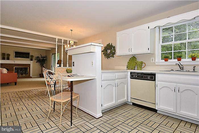 1424 Winding Waye Lane Silver Spring, MD 20902 - Photo 15 of 29 Kitchen