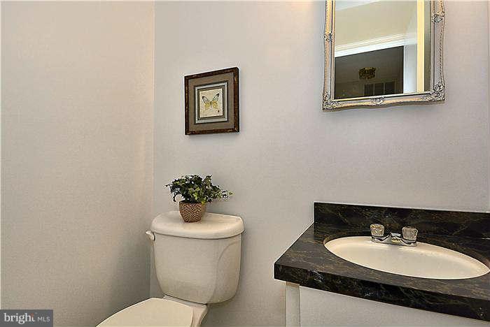 1424 Winding Waye Lane Silver Spring, MD 20902 - Photo 19 of 29 Bath