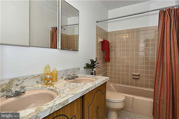 1424 Winding Waye Lane Silver Spring, MD 20902 - Photo 20 of 29 Bath