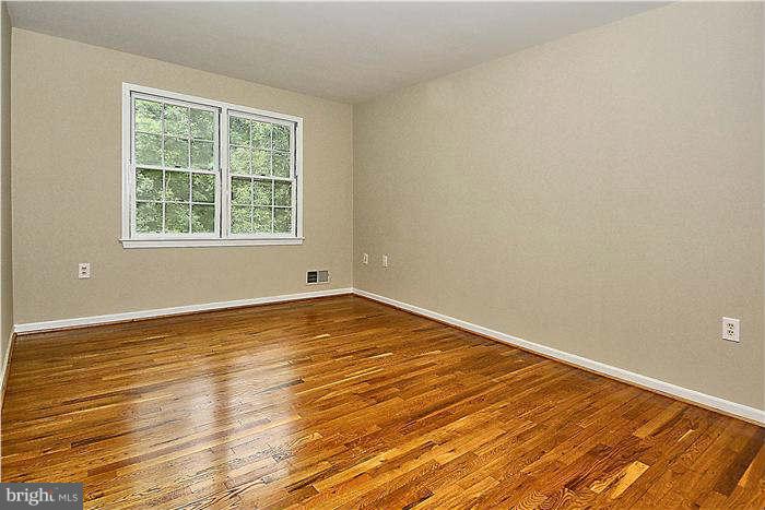 1424 Winding Waye Lane Silver Spring, MD 20902 - Photo 22 of 29 Bedroom