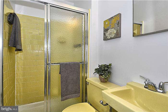 1424 Winding Waye Lane Silver Spring, MD 20902 - Photo 25 of 29 Bath (Master)