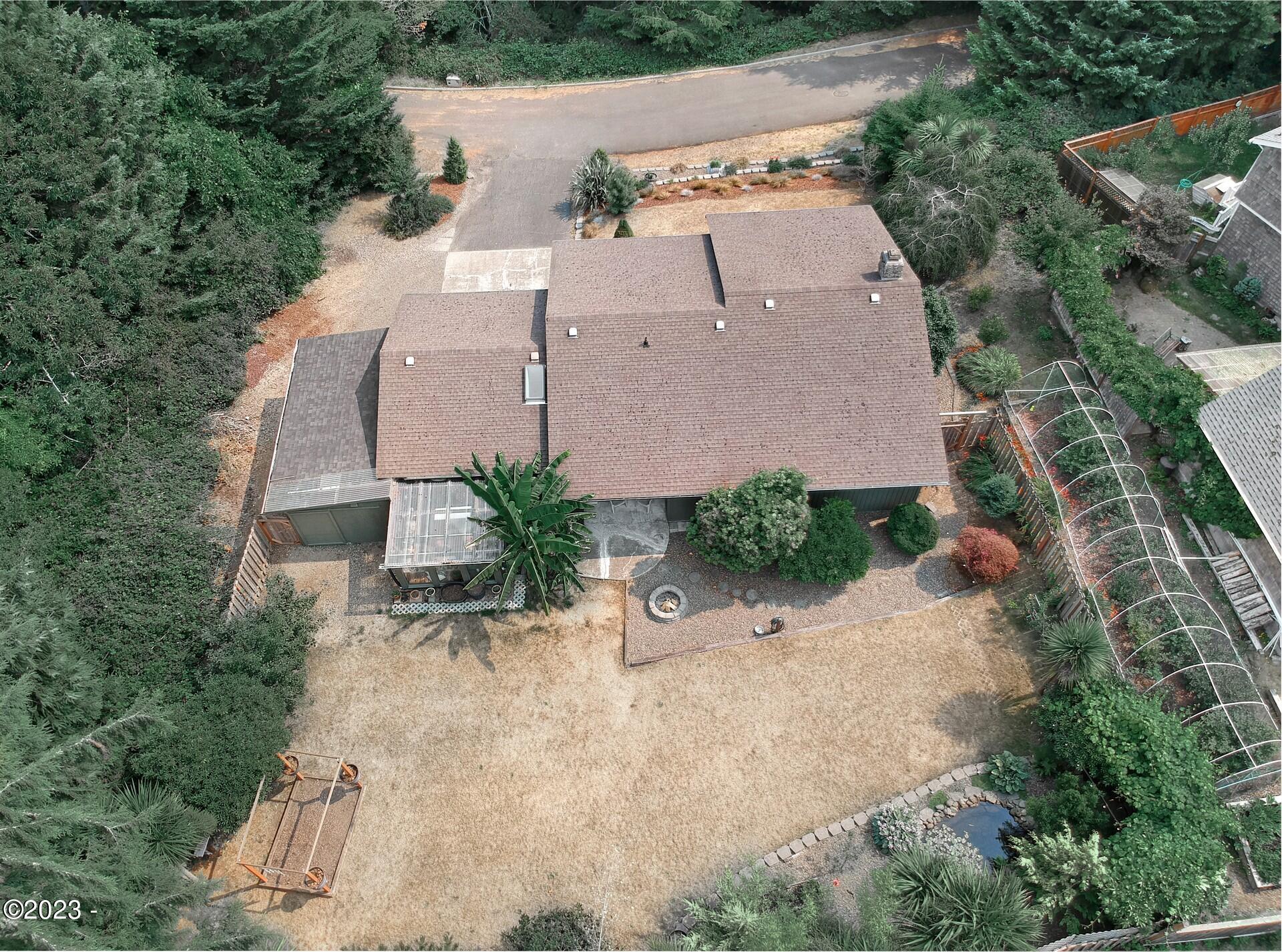 320 Northeast Rebel Road Waldport, OR 97394 - Photo 37 of 42 8