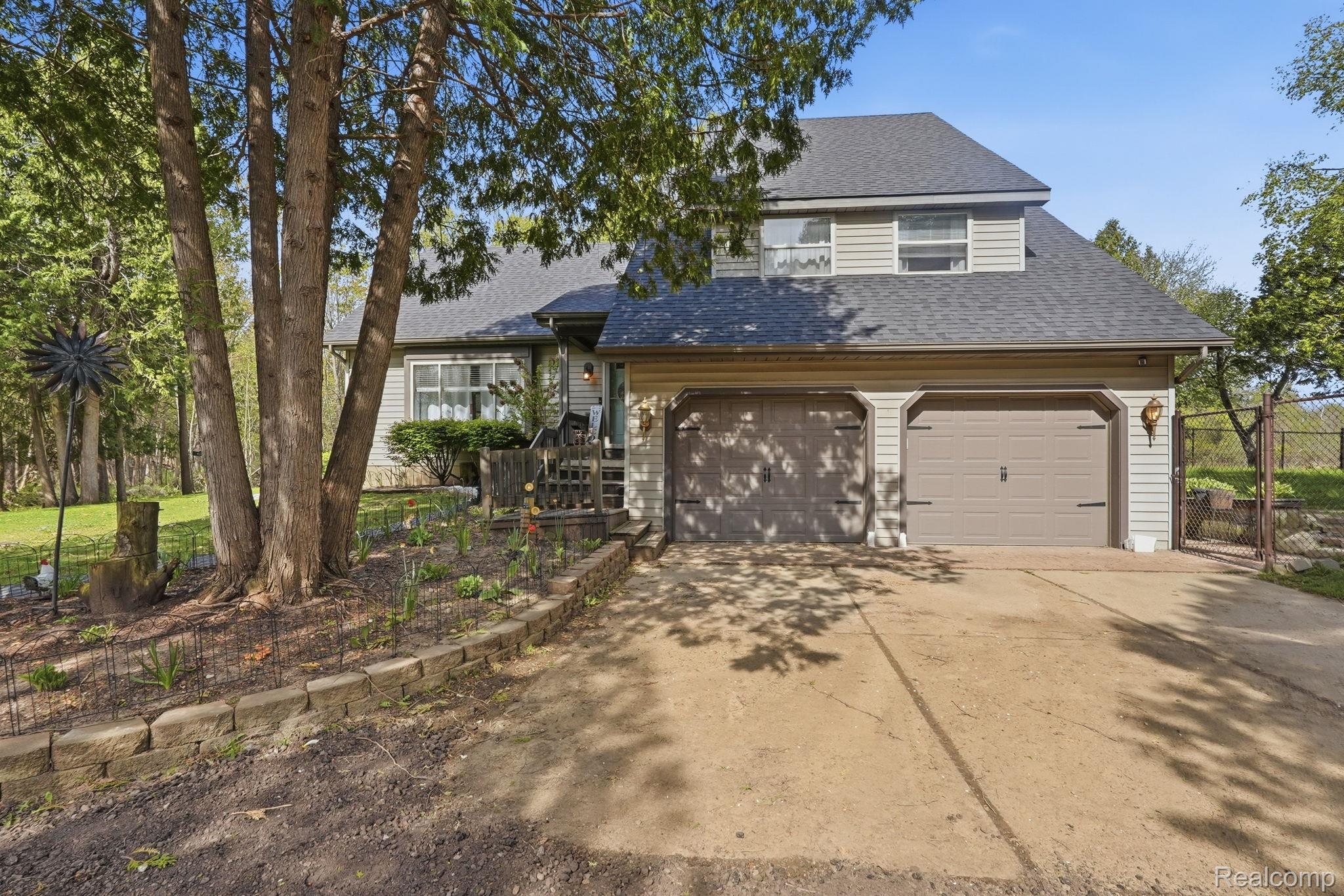 14-web-or-mls-1615_N_Five_Lakes_Rd_EXT_only_001.jpg