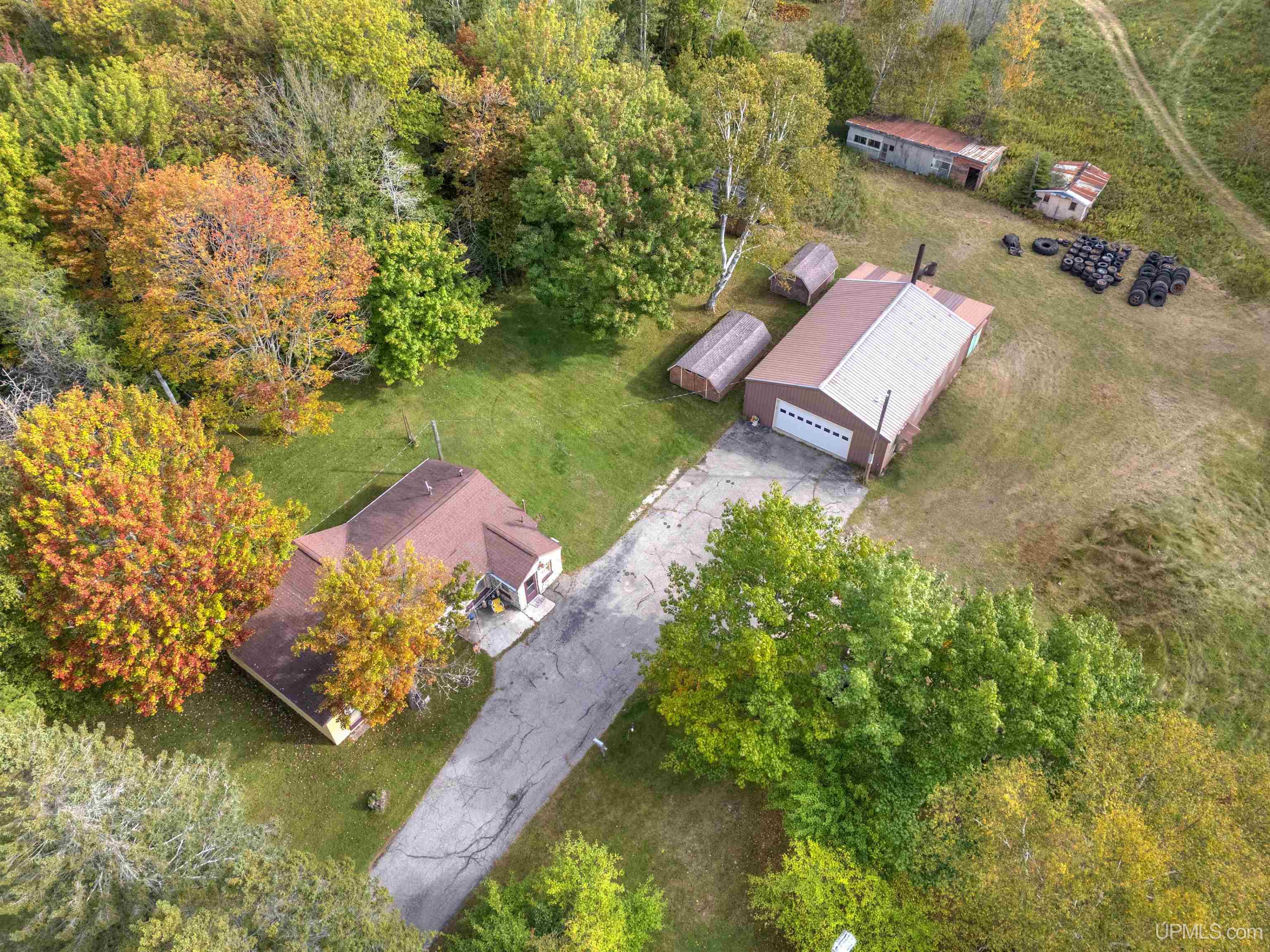 698 River Road Manistique, MI 49854 - Photo 4 of 33 Gallery Image 4