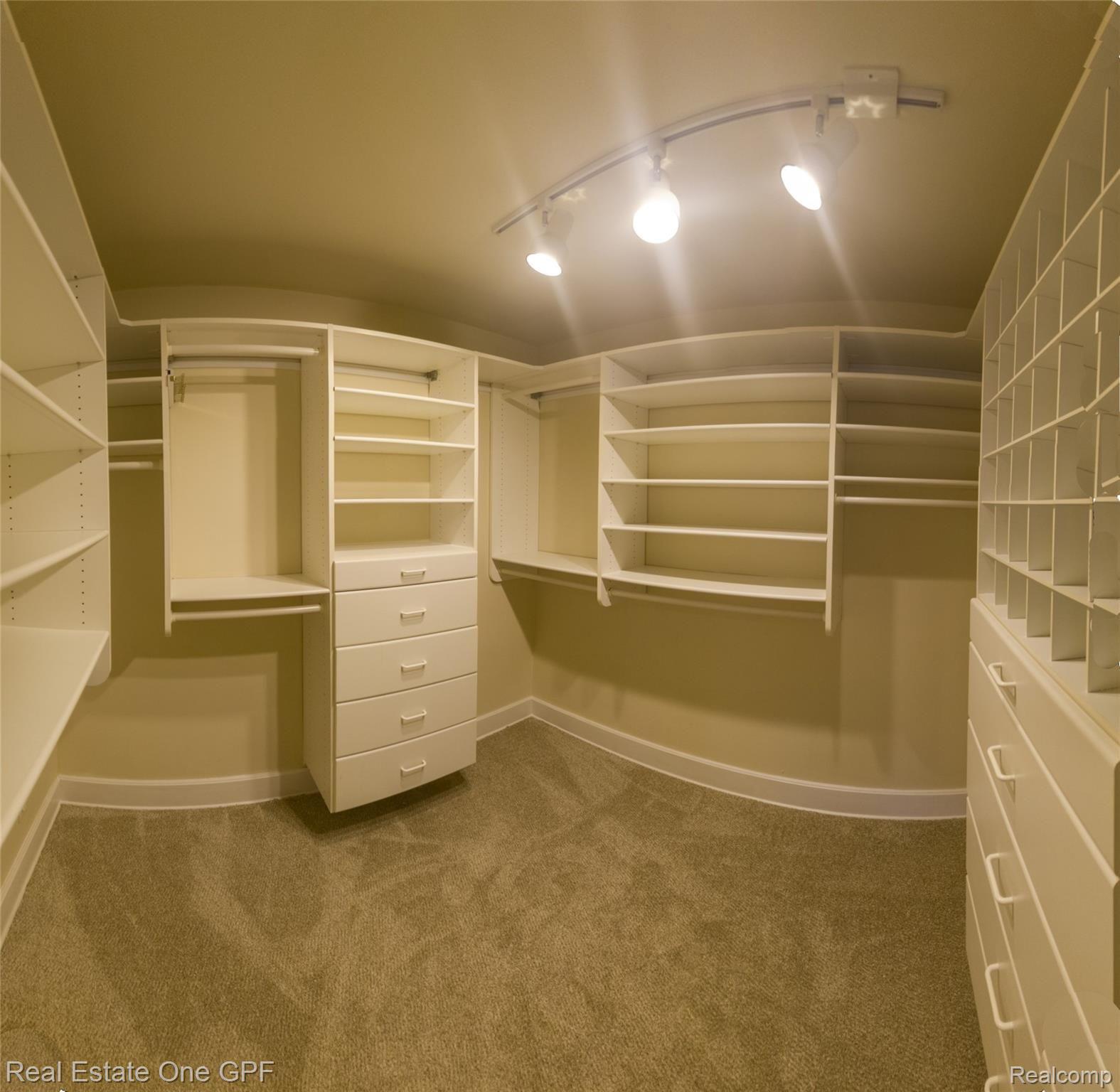 1210 Yorkshire Road Grosse Pointe, MI 48230 - Photo 17 of 37 Head-of-household suite walk-in closet.