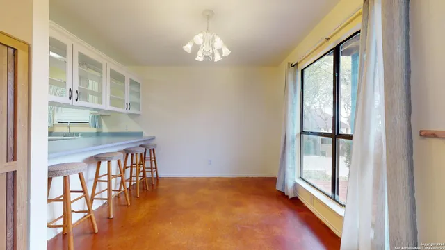 a view of livingroom with furniture