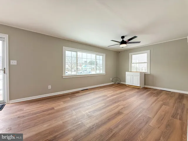 $2,100 | 17 Gene Avenue, New Castle, DE 19720