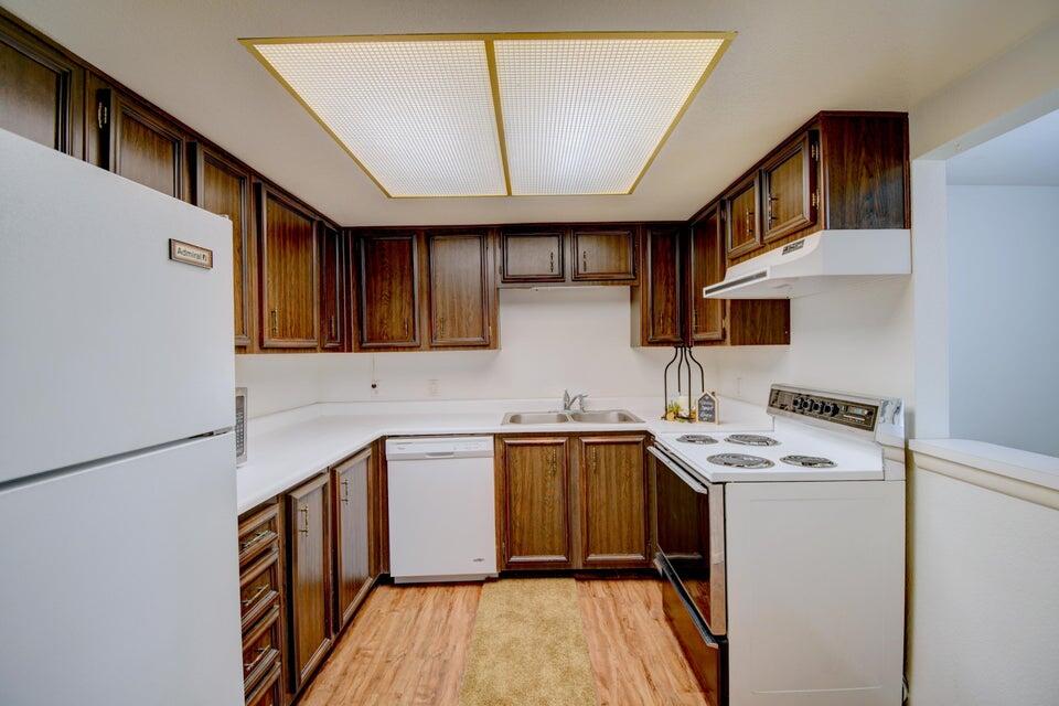 931 Country Club Drive Southeast, Unit J Rio Rancho, NM 87124 - Photo 4 of 15 Gallery Image 4