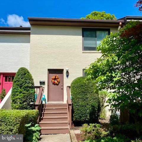 Welcome to 2058 Golf Course Dr!