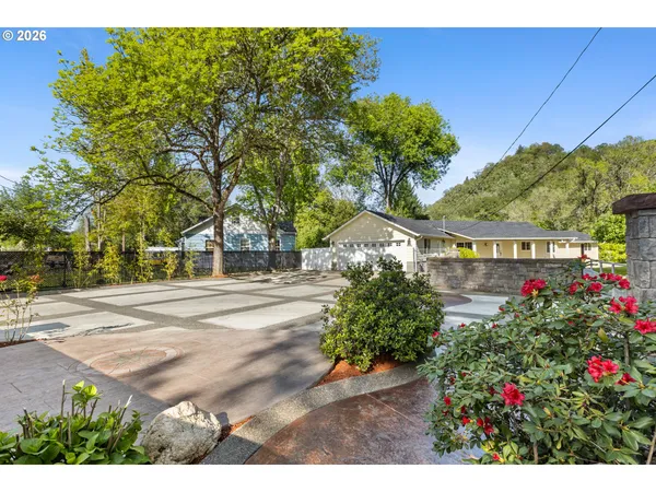 $720,000 | 4081 Northeast Douglas Avenue, Roseburg, OR 97470
