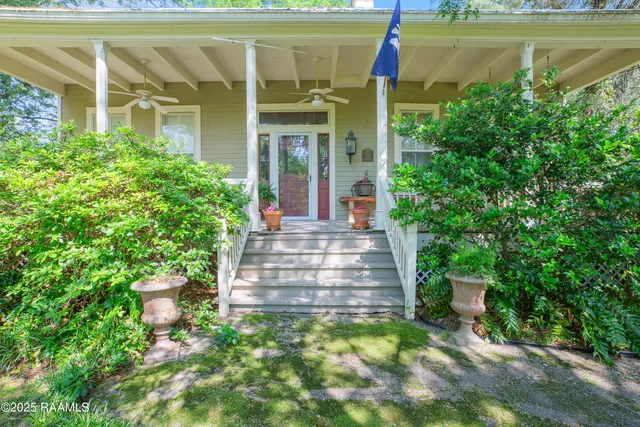 $405,000 | 604 South Main, Washington, LA 70589