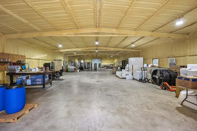 a view of the garage