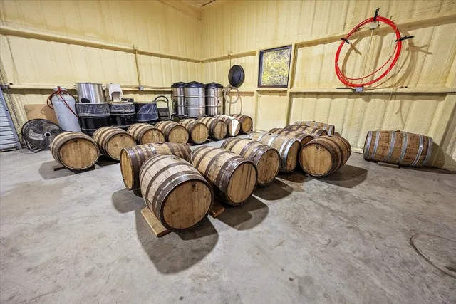 a view of entryway front of a house