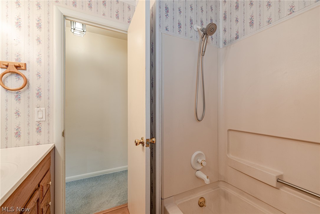 5246 East Farnhurst Road Cleveland, OH 44124 - Photo 16 of 34