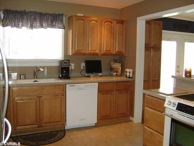 7111 Galax Road Henrico, VA 23228 - Photo 4 of 12 Kitchen