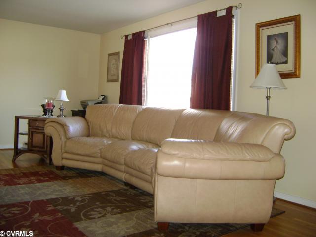 7111 Galax Road Henrico, VA 23228 - Photo 5 of 12 Living Room