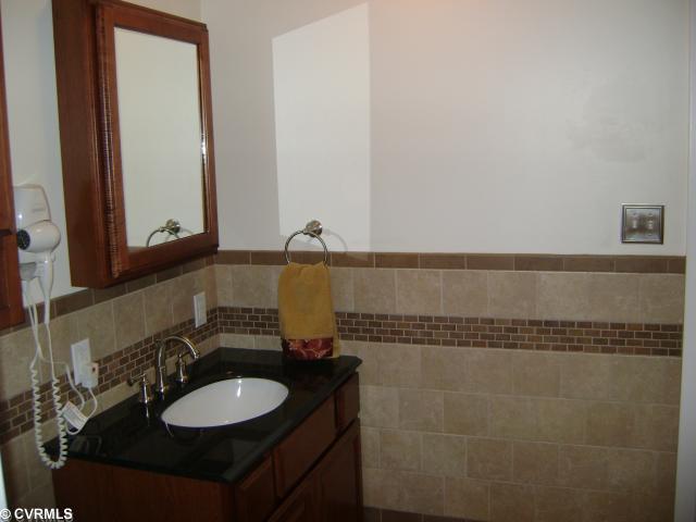 7111 Galax Road Henrico, VA 23228 - Photo 8 of 12 Other - Granite Counter top.