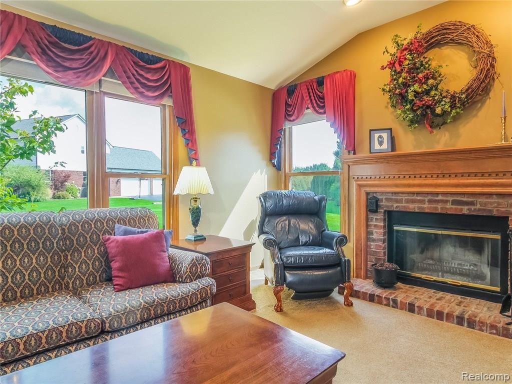 4197 Bold Meadows Rochester, MI 48306 - Photo 11 of 60 009-4745735-medium4x3.jpg
