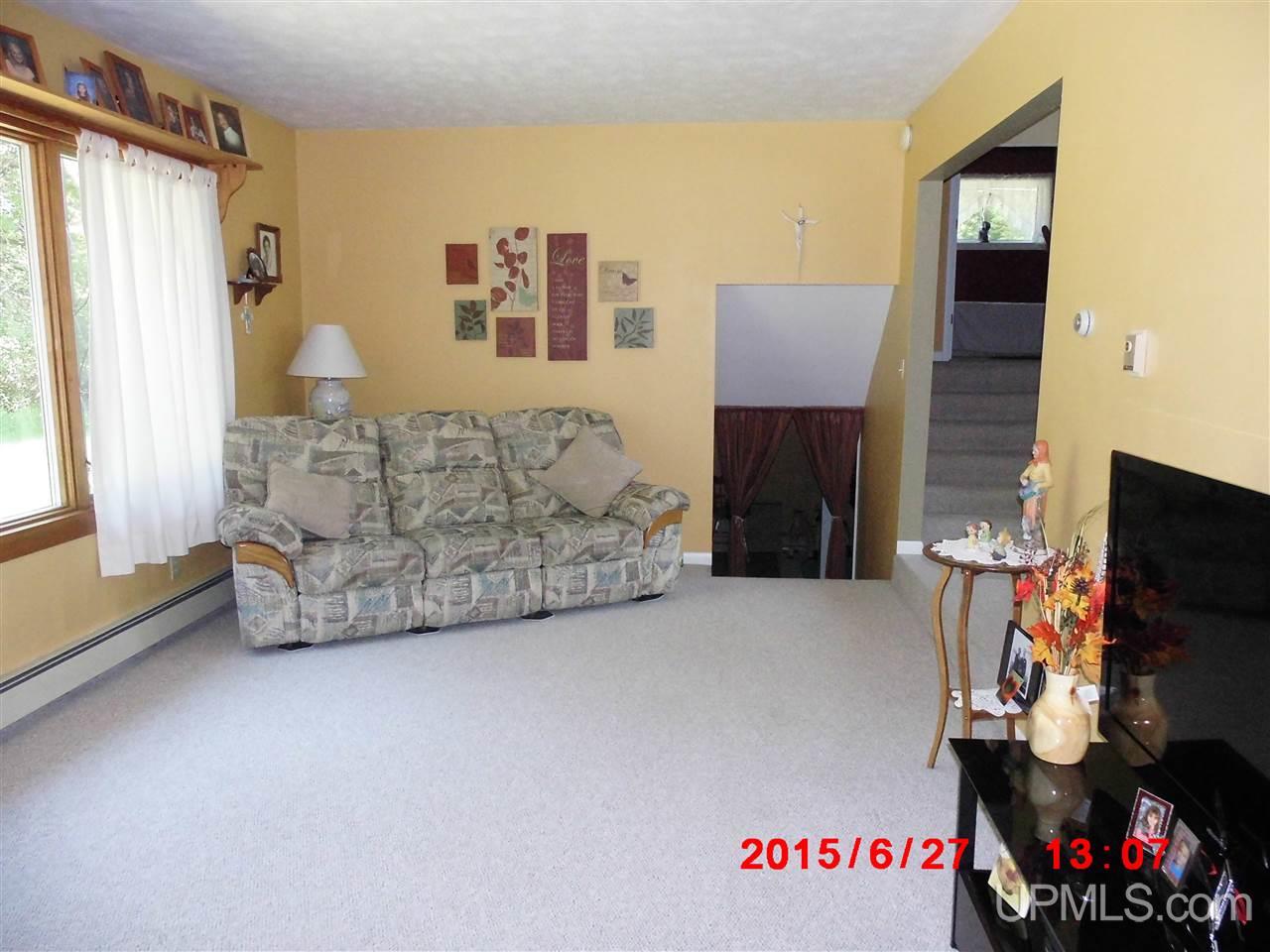 4066 13.75 Road Escanaba, MI 49829 - Photo 4 of 22 Gallery Image 4