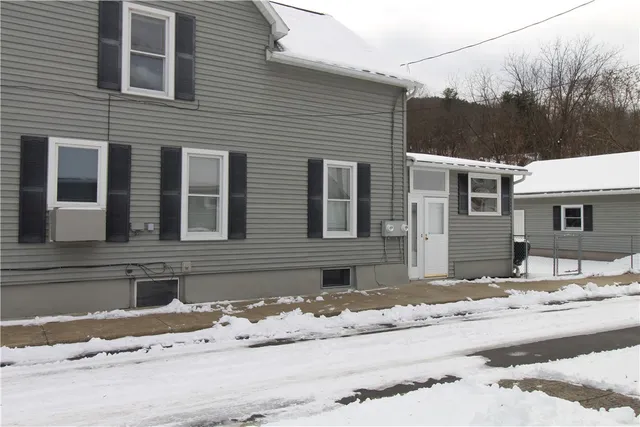 $1,550 | 213-215 Conhocton Street, Corning, NY 14830