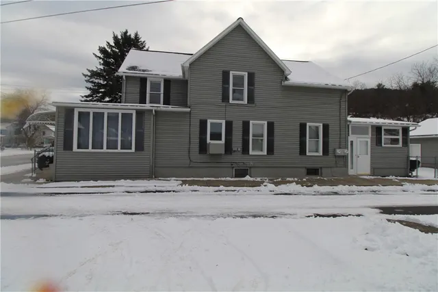 $1,550 | 213-215 Conhocton Street, Corning, NY 14830