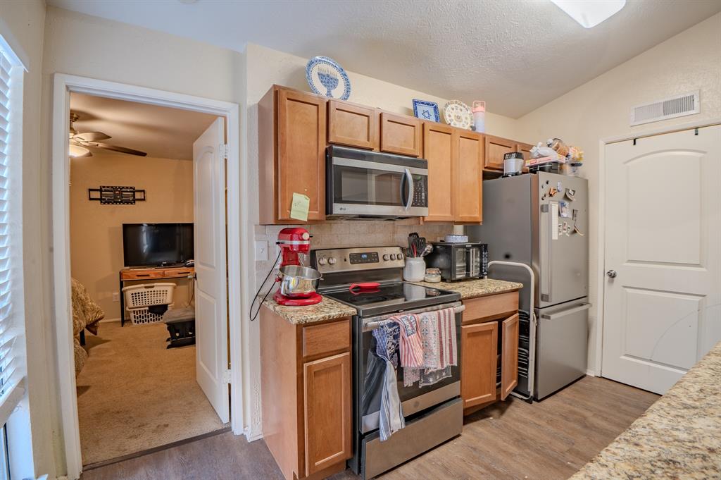 7105 Pineberry Road Dallas, TX 75249 - Photo 10 of 33 Gallery Image 10