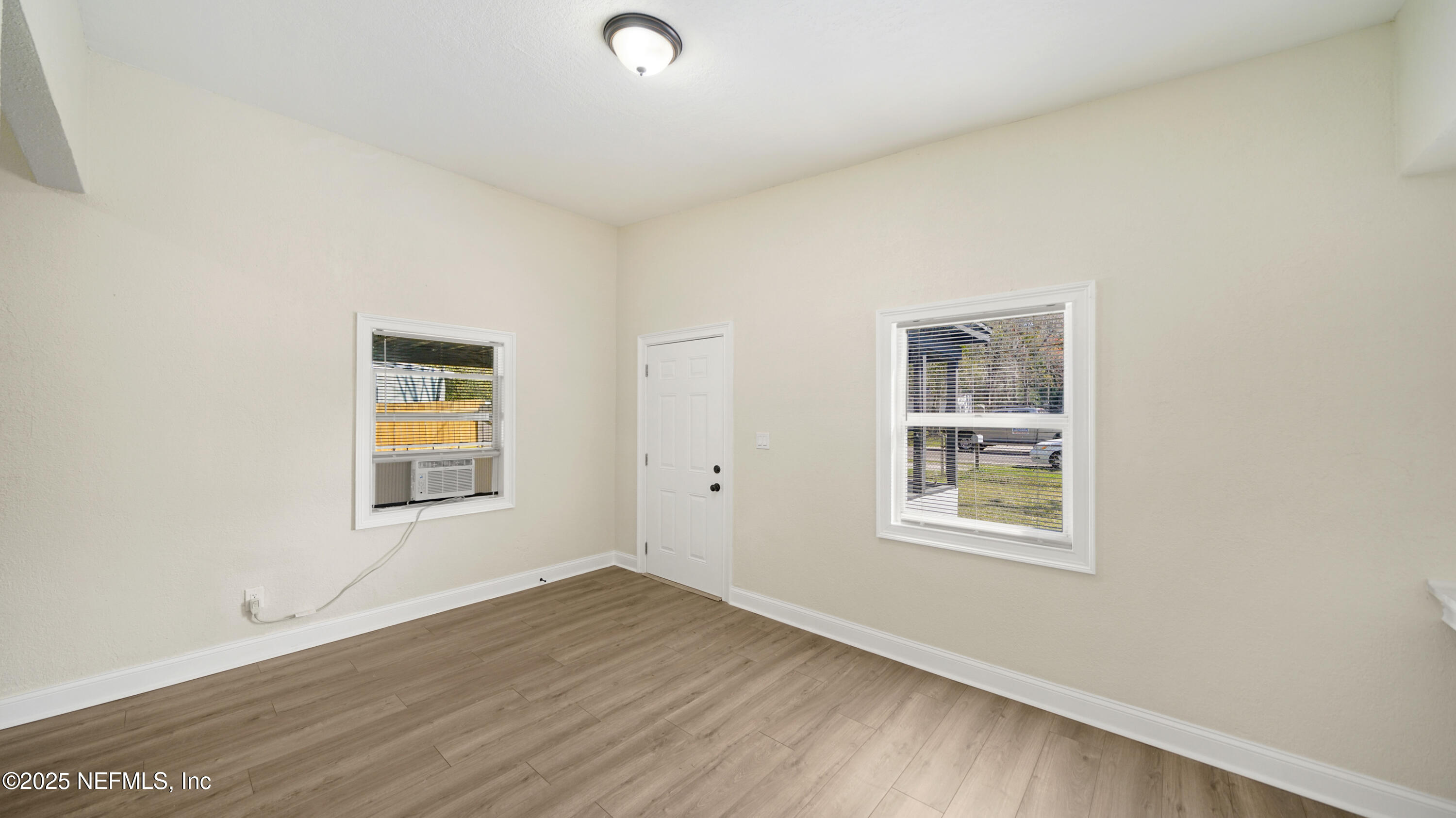 5524 Verbena Road Jacksonville, FL 32209 - Photo 6 of 17 an empty room with a window