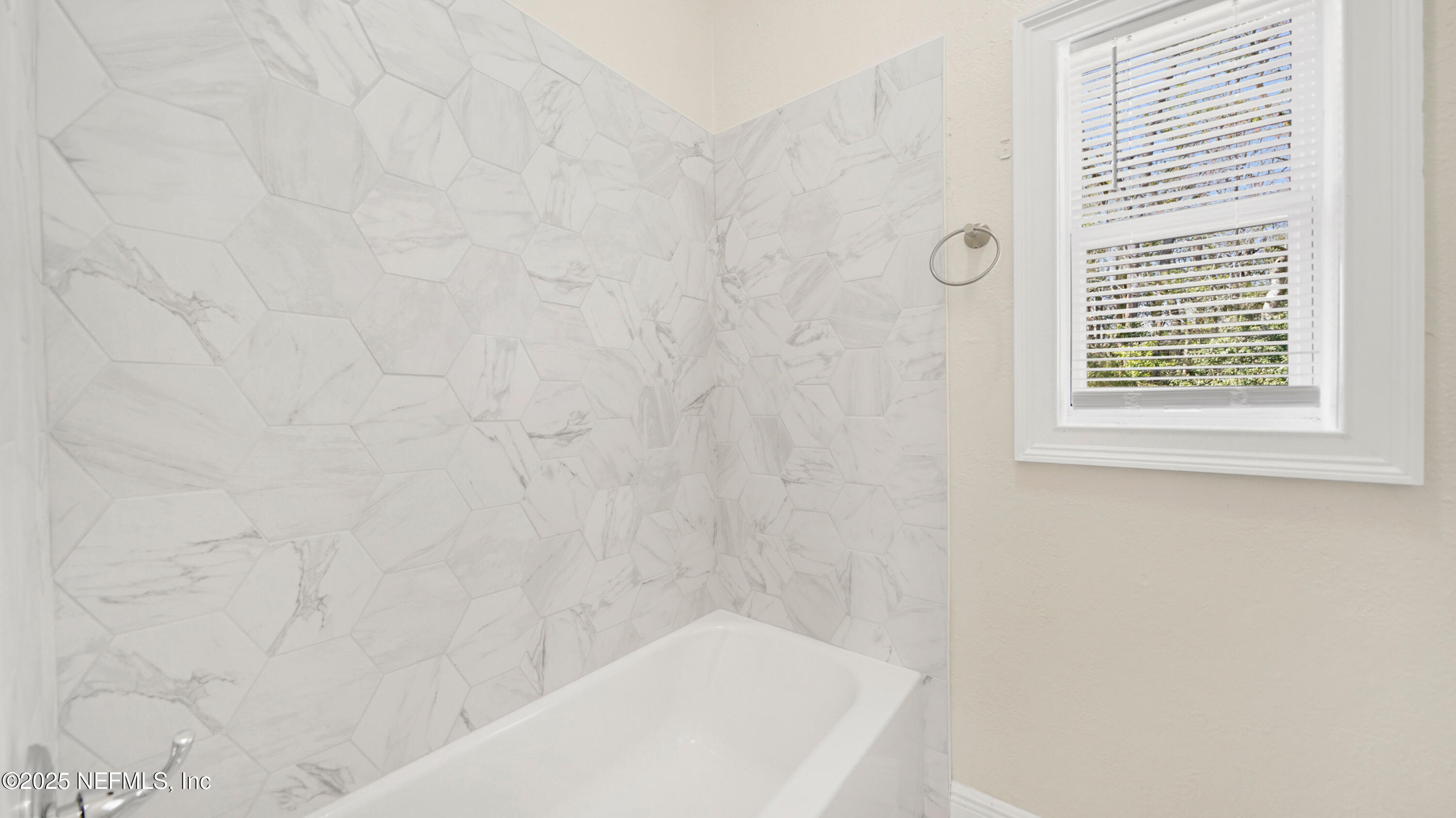 5524 Verbena Road Jacksonville, FL 32209 - Photo 9 of 17 a bathroom with a bathtub