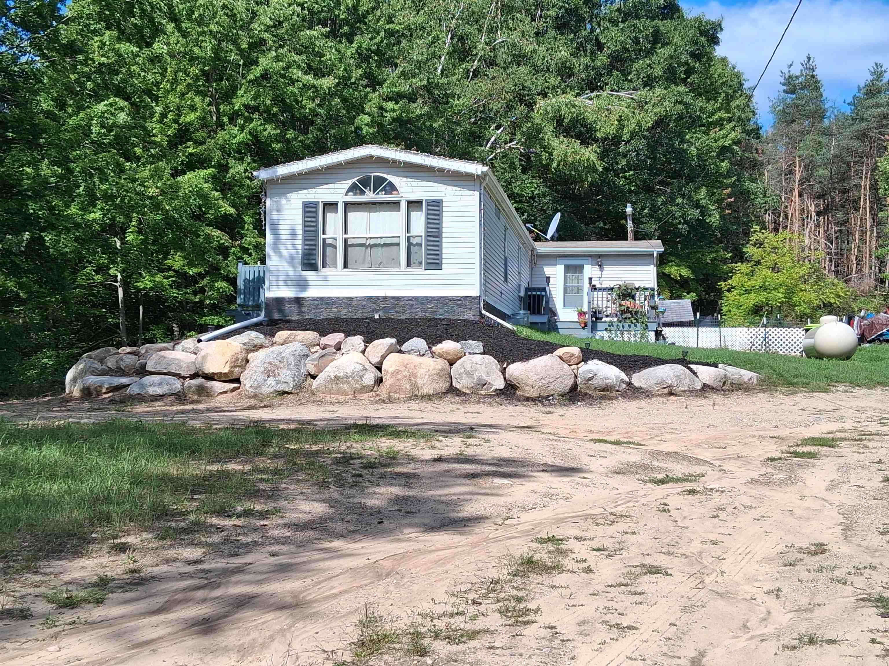 9713 North Glass Road Farwell, MI 48622 - Photo 1 of 30 Gallery Image 1