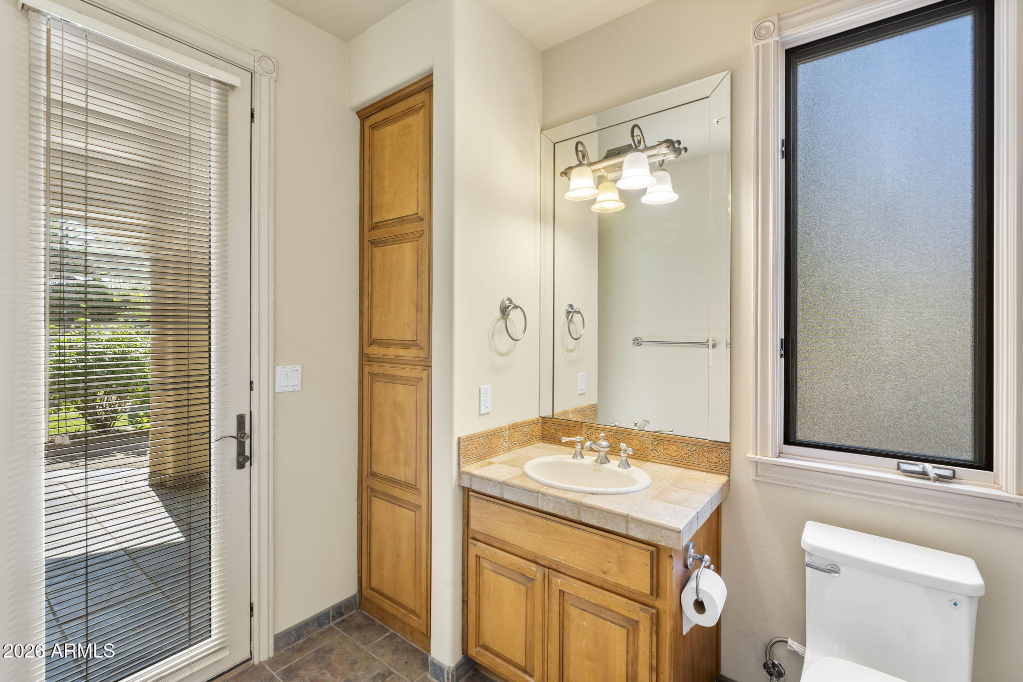 6427 East Horseshoe Road Paradise Valley, AZ 85253 - Photo 72 of 93 Guest Casita - Bathroom