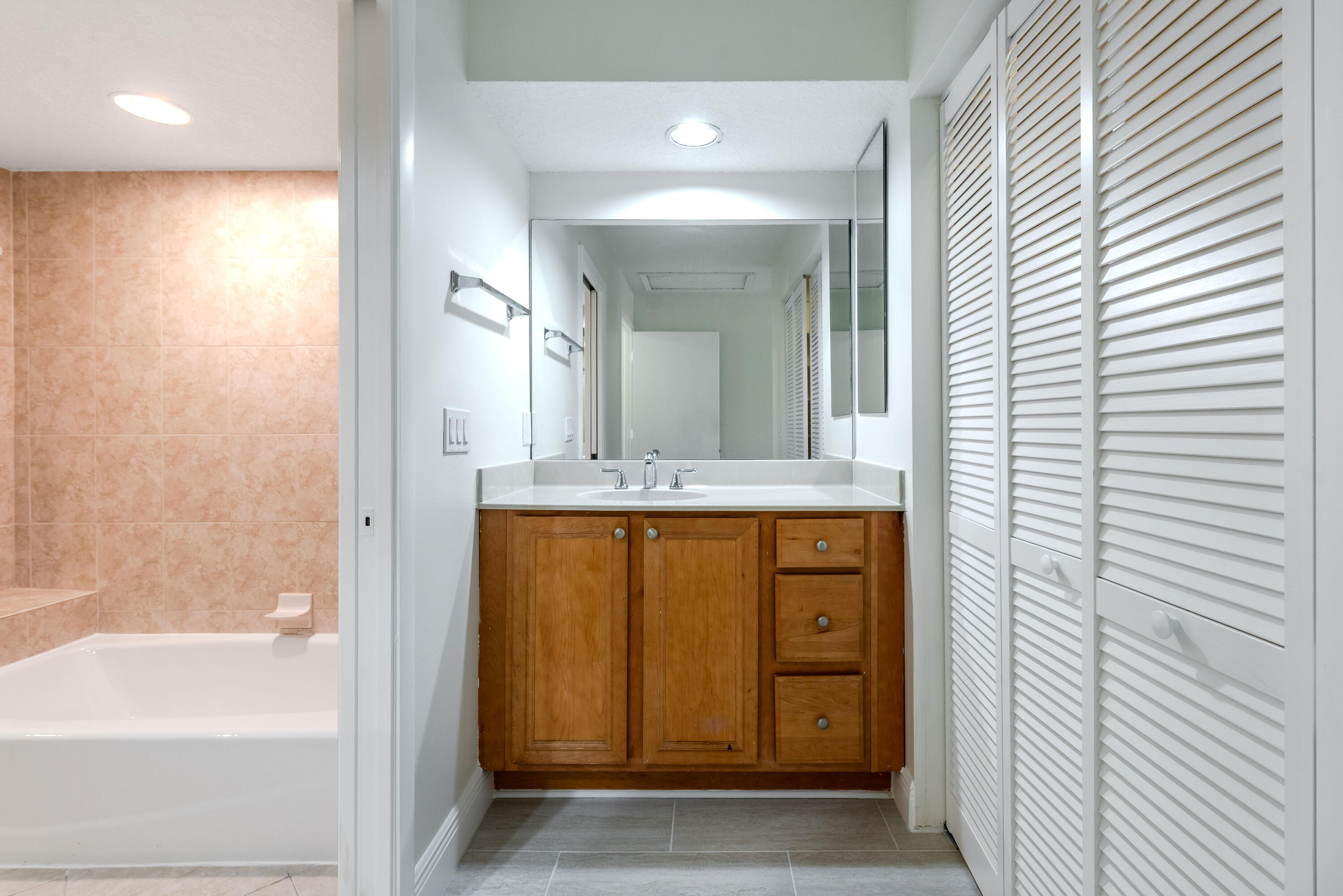 8686 Eagle Run Drive Boca Raton, FL 33434 - Photo 27 of 41 Primary Bath dressing area