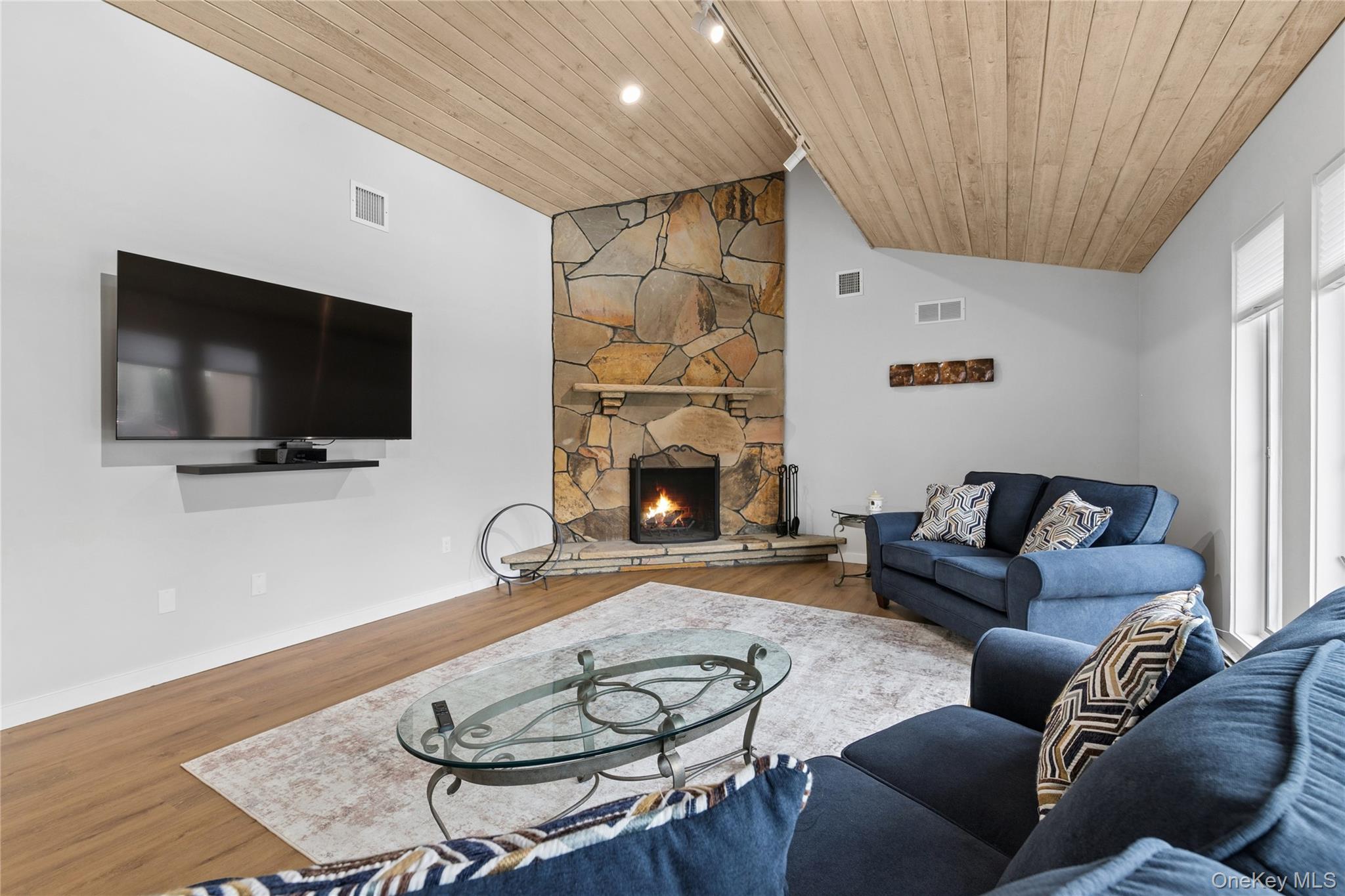3 Harbor Road Hampton Bays, NY 11946 - Photo 7 of 27
