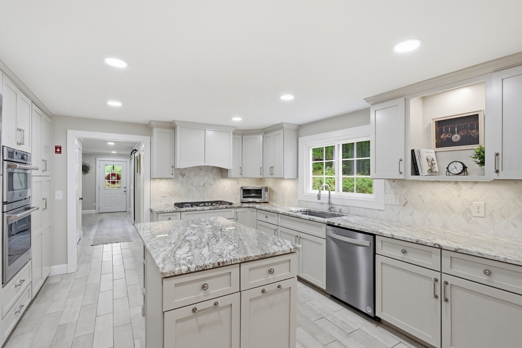 99 Nourse Road Bolton, MA 01740 - Photo 4 of 41