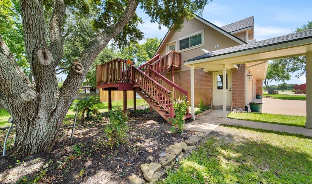 6714 Spray Lane, Unit C699A Rosharon, TX 77583 - Photo 36 of 48 Upstairs Garage Apartment with Private Staircase Access. Potential Rental Income or Extended, Multi-Generational Family Home - Full Bath & Kitchen Included.