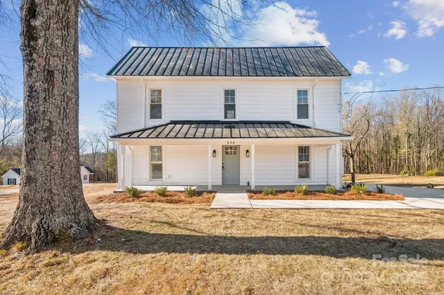 $399,000 | 828 North Main Street, Mount Pleasant, NC 28124