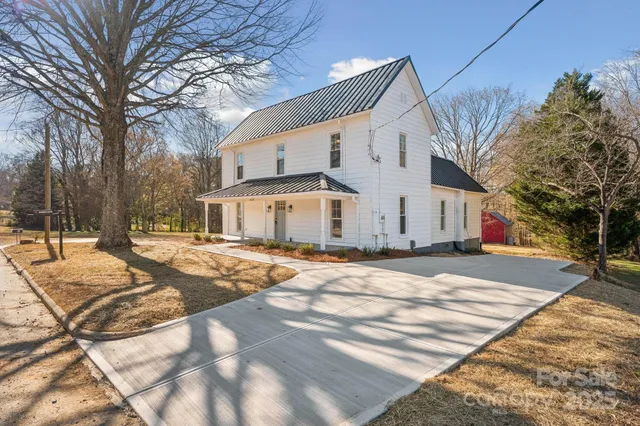 $399,000 | 828 North Main Street, Mount Pleasant, NC 28124