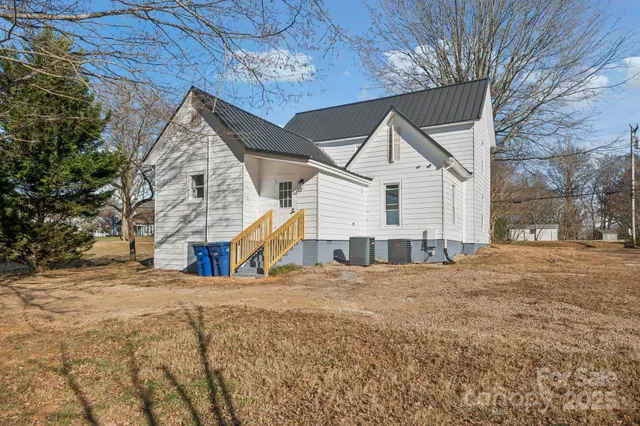 $399,000 | 828 North Main Street, Mount Pleasant, NC 28124