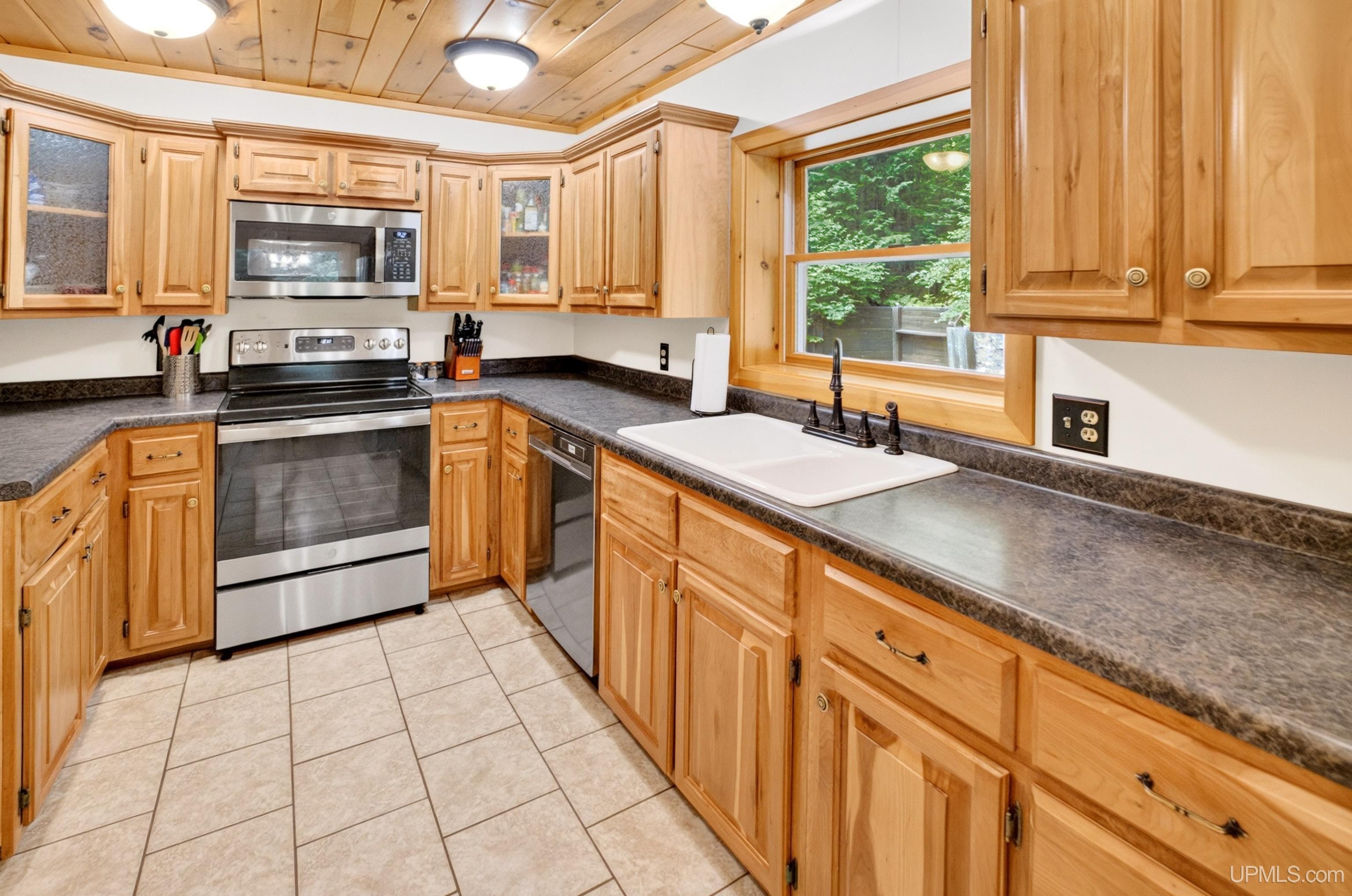 1223 Cooper Lake Road Ishpeming, MI 49849 - Photo 10 of 37