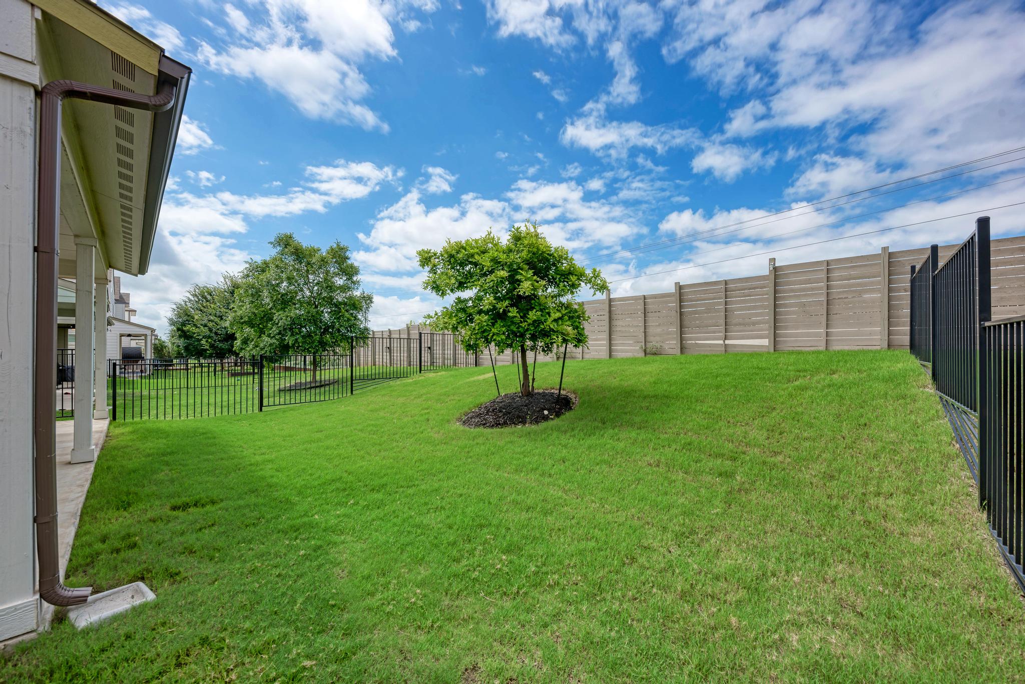7203 Travertine Spring Drive Austin, TX 78744 - Photo 8 of 38