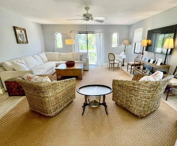 $6,000 | 470 Mars Way, Juno Beach, FL 33408