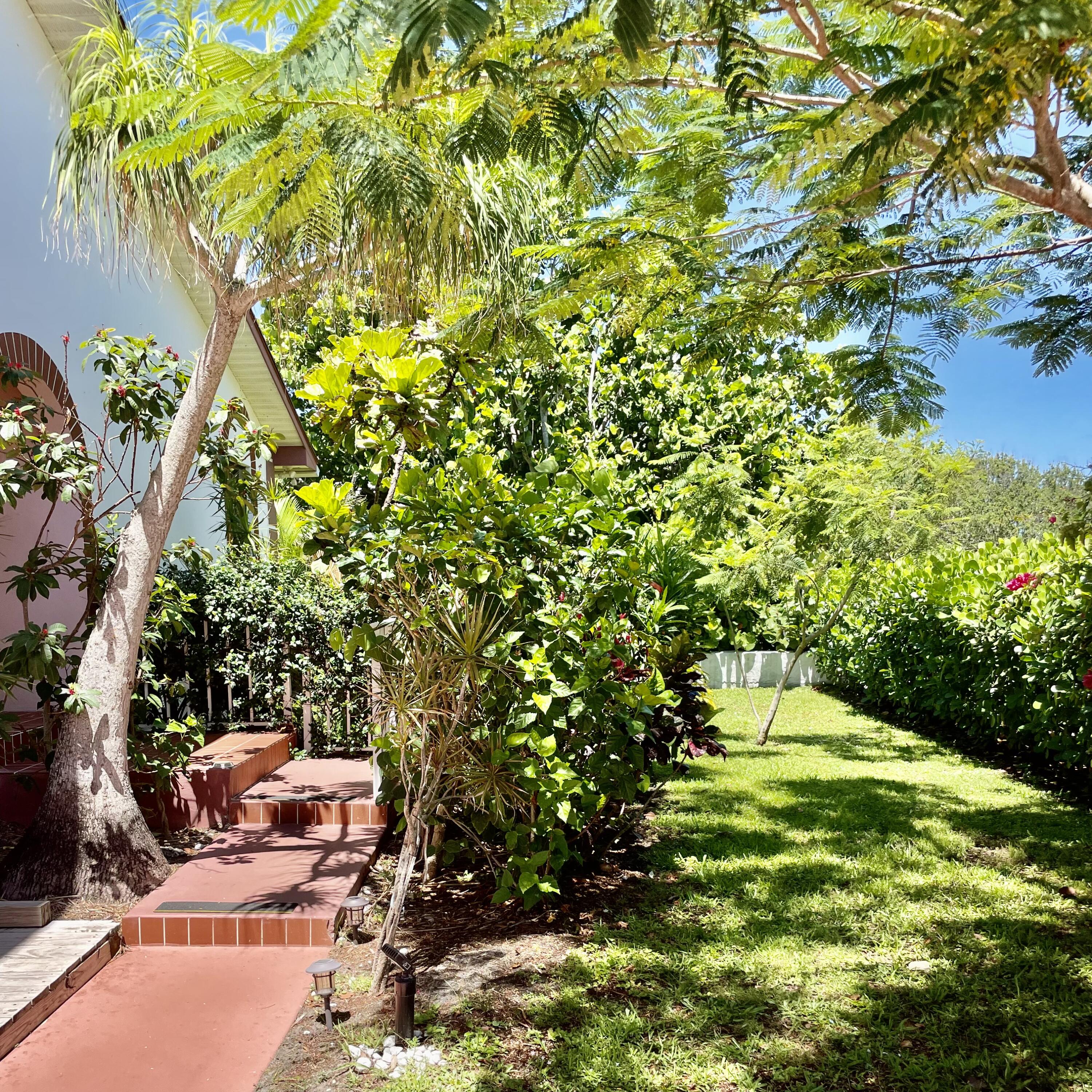 470 Mars Way Juno Beach, FL 33408 - Photo 4 of 18 Front Garden