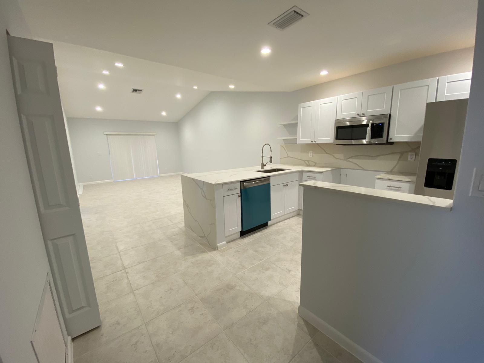 9973 Three Lakes Circle Boca Raton, FL 33428 - Photo 3 of 19 5a6ca47b-57b9-4015-af67-7b3766f21499