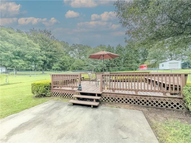 $359,999 | 381 Willowwind Drive, Loganville, GA 30052