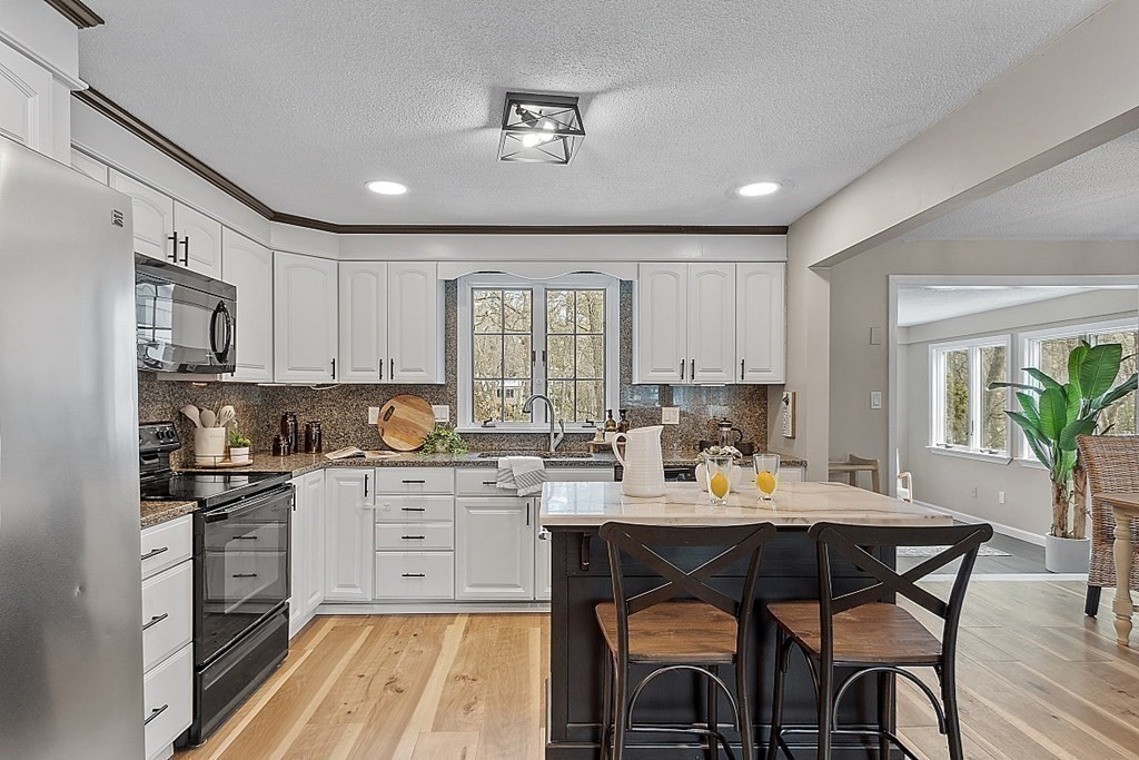 163 High Plain Road Andover, MA 01810 - Photo 4 of 41 Gallery Image 4