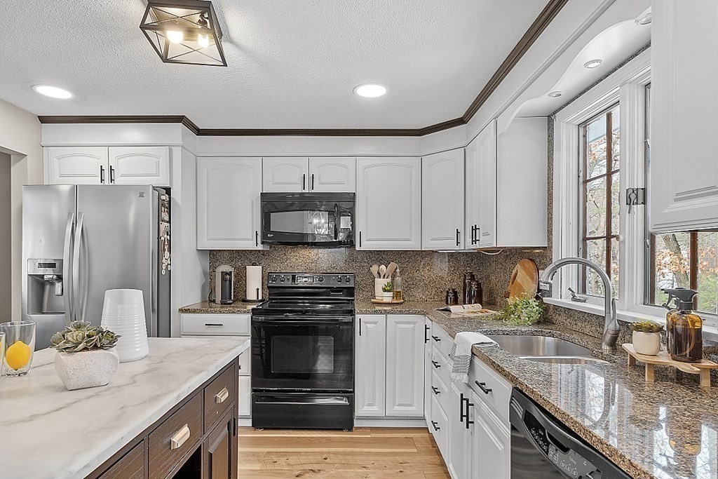 163 High Plain Road Andover, MA 01810 - Photo 5 of 41 Gallery Image 5