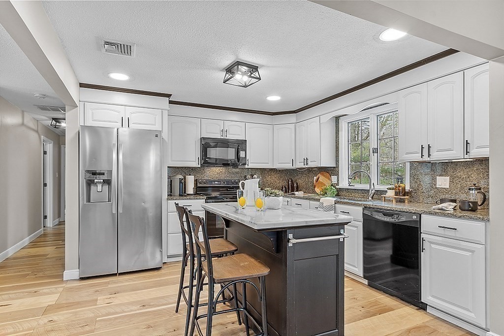 163 High Plain Road Andover, MA 01810 - Photo 6 of 41 Gallery Image 6