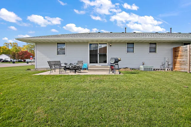 $1,600 | 315 North School Street, Diamond, IL 60416