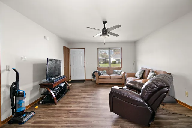 $1,600 | 315 North School Street, Diamond, IL 60416